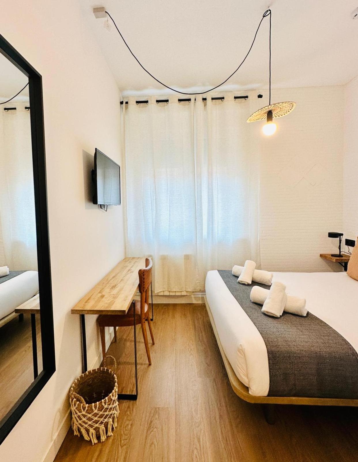 Autentic Boutique Moncloa Madrid Buitenkant foto